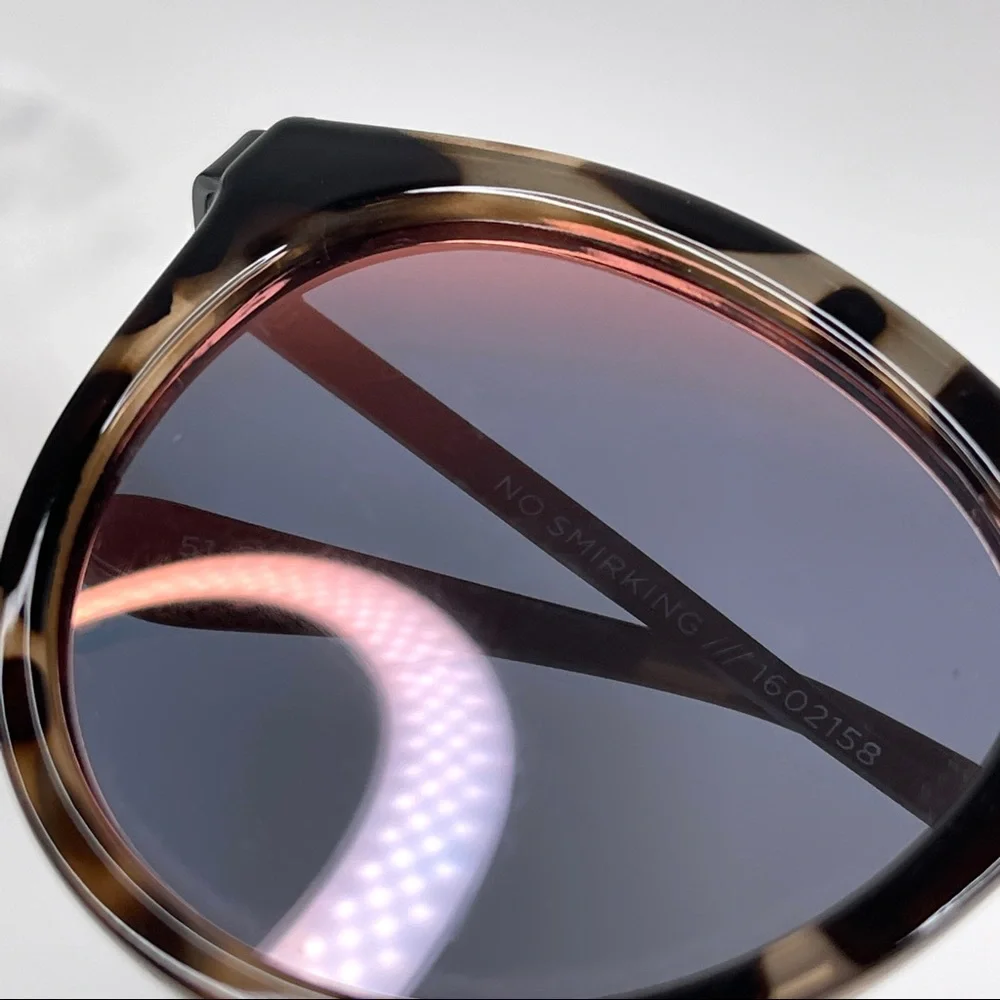 LE SPECS No Smirking Round Sunglasses New Volcanic Tort / Black